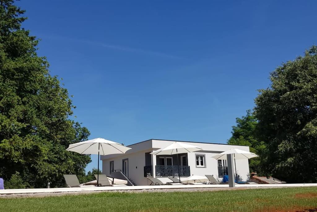 Luxury Villa Cetiri Hrasta Pićan Exterior foto